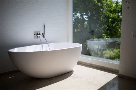 Magic Bathtub Refinishing vs. Traditional Replacement: Which Is Right for You?